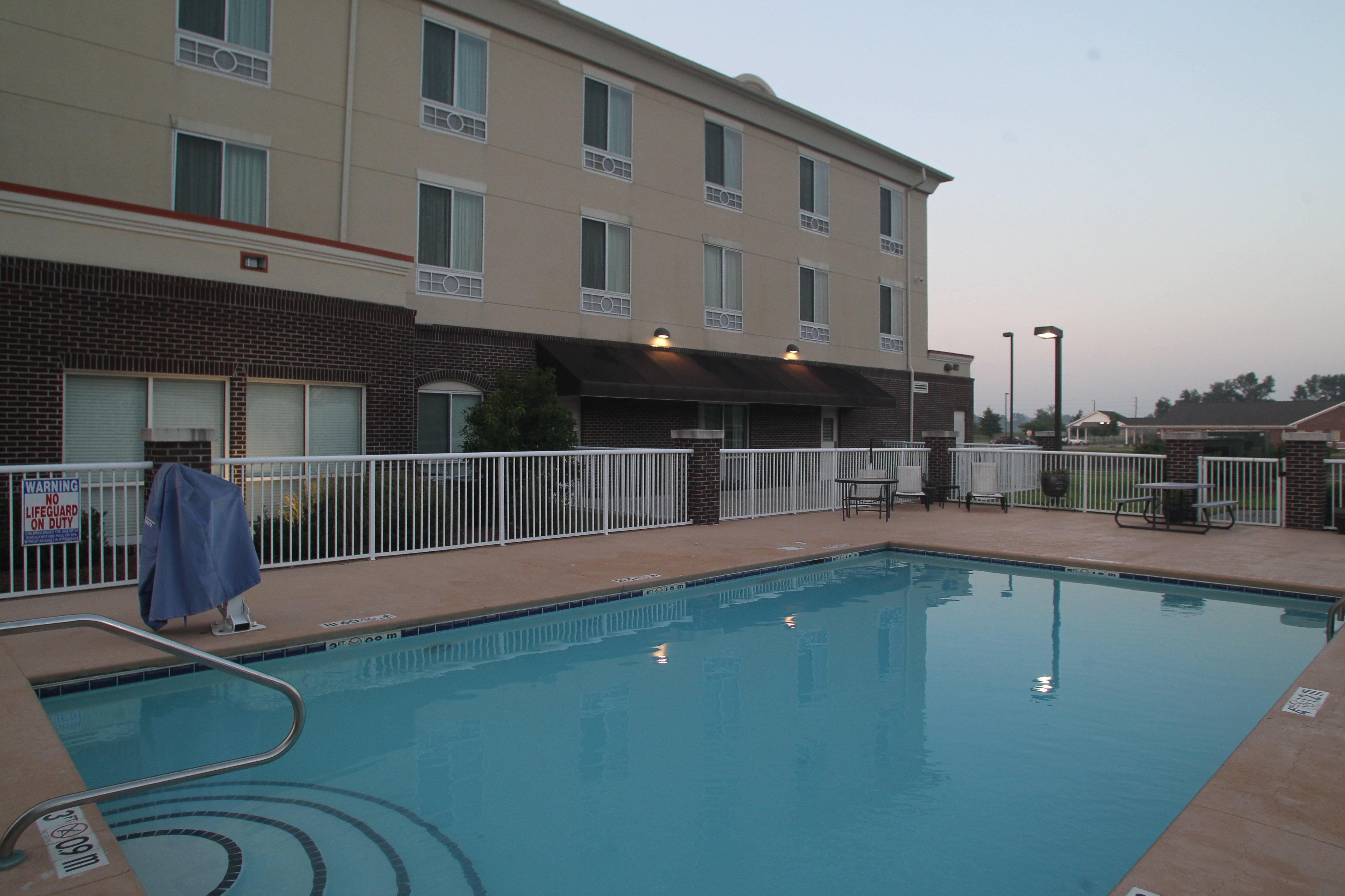 Holiday Inn Express Pembroke By Ihg Exterior foto