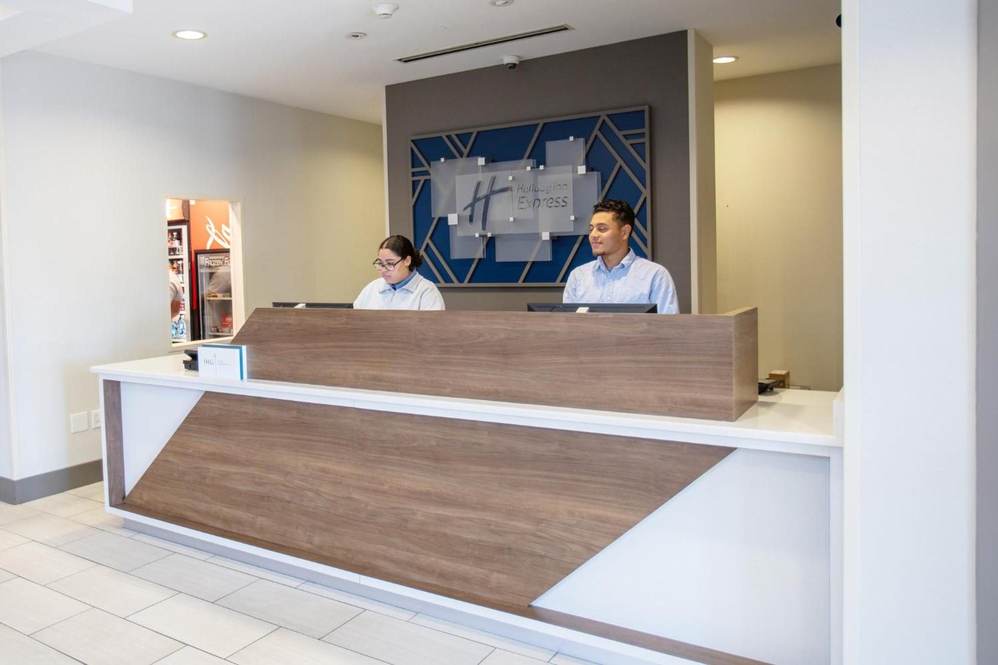 Holiday Inn Express Pembroke By Ihg Exterior foto