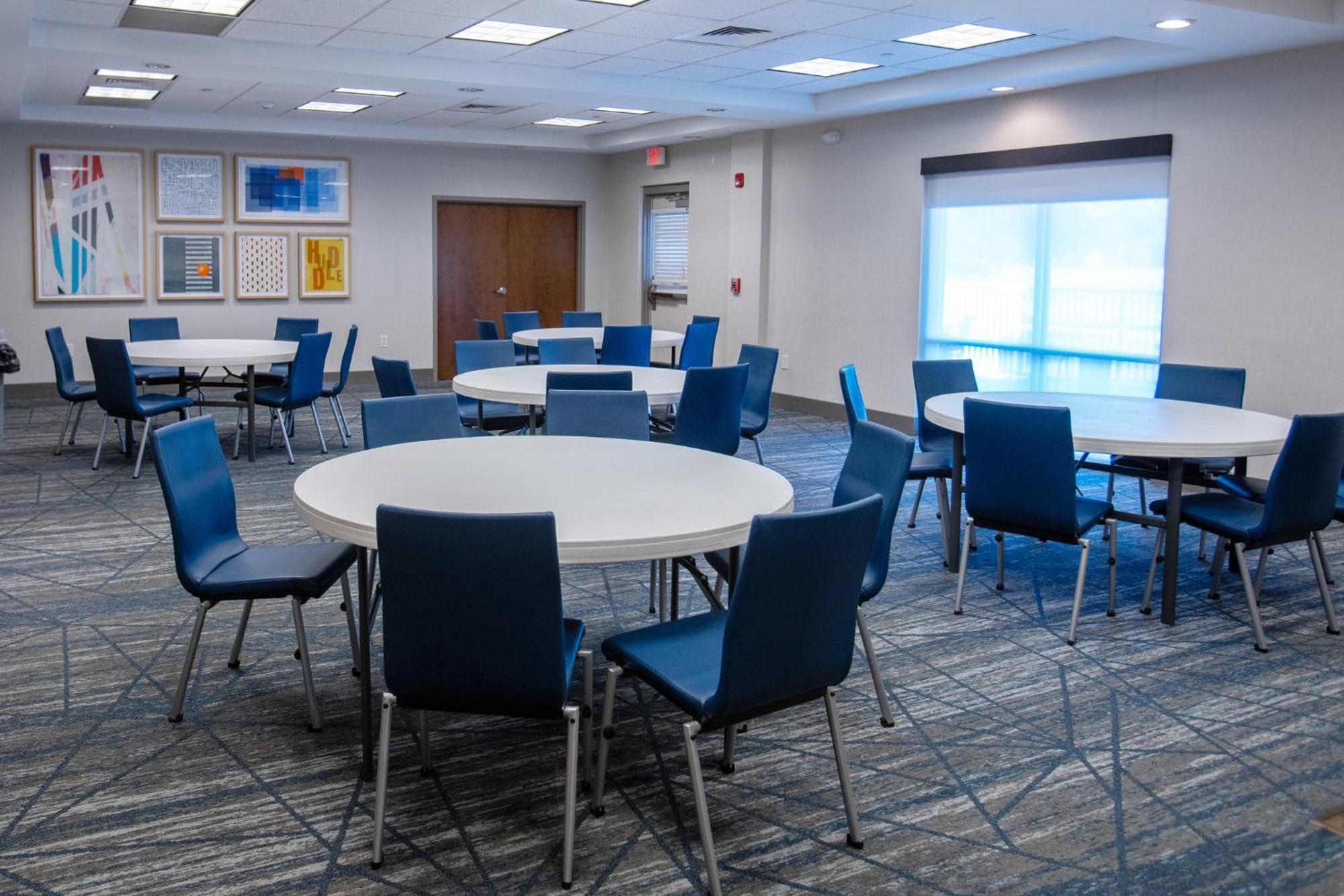 Holiday Inn Express Pembroke By Ihg Exterior foto