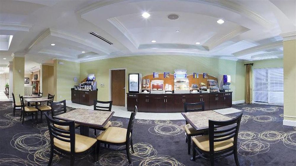 Holiday Inn Express Pembroke By Ihg Exterior foto